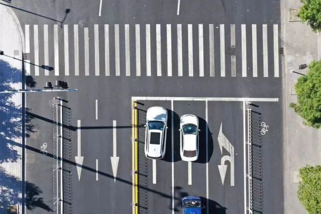 注意!遇到这样的路口,一定要提前变道!